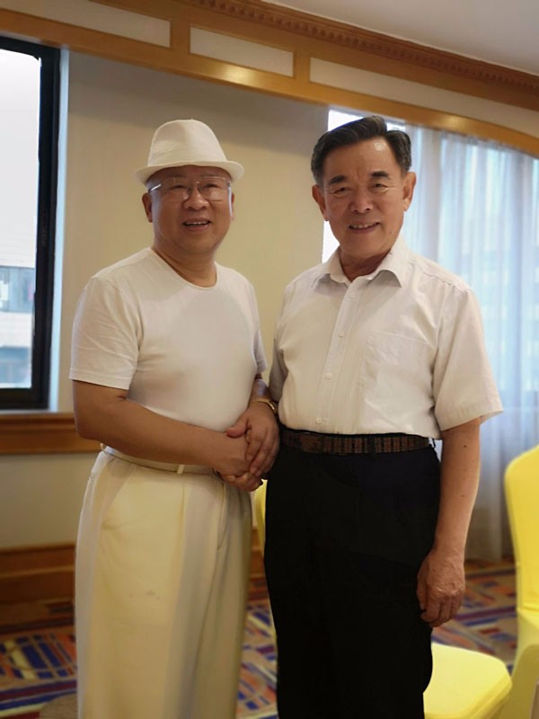 ●會(huì)長(zhǎng)接待青島市政協(xié)主席胡延森同志。.jpg
